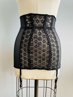 Victoria's Secret Very Sexy Black Lace High-Waist Garter Details- Size XS- NWT